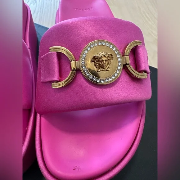 PFF ONLY 💕VERSACE Medusa Biggie Satin Platform Sandals size 37.5 (US 7) - Picture 10 of 16